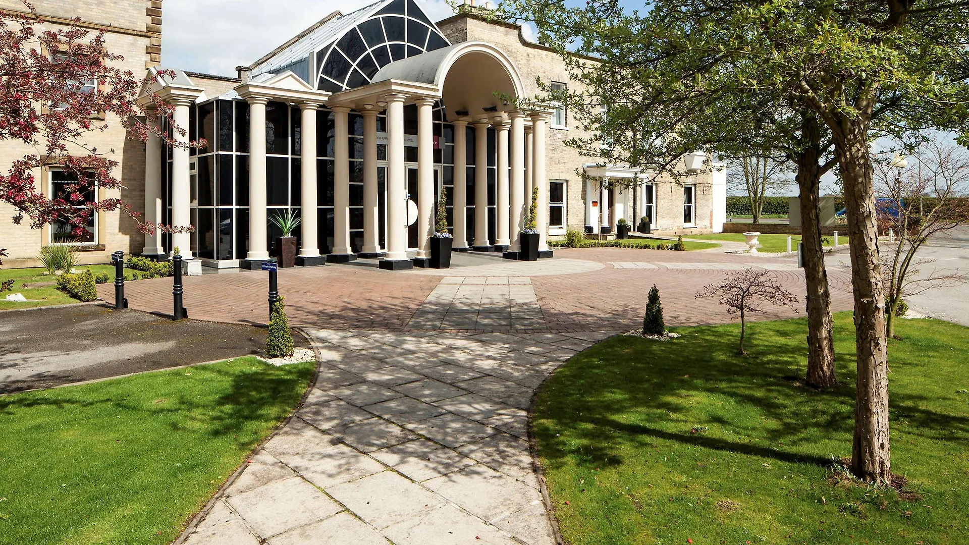 Mercure York Fairfield Manor Hotel